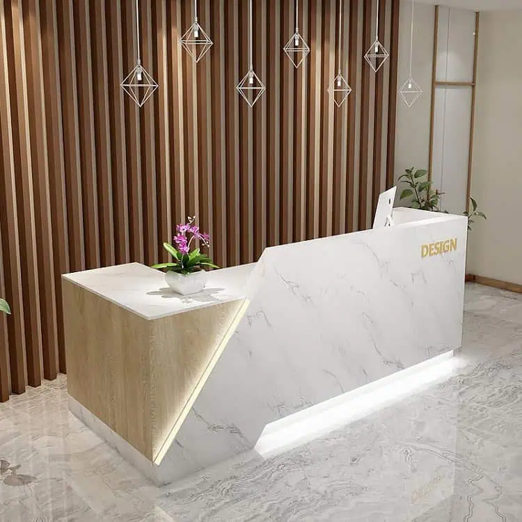 Quầy thu ngân với đèn trang trí