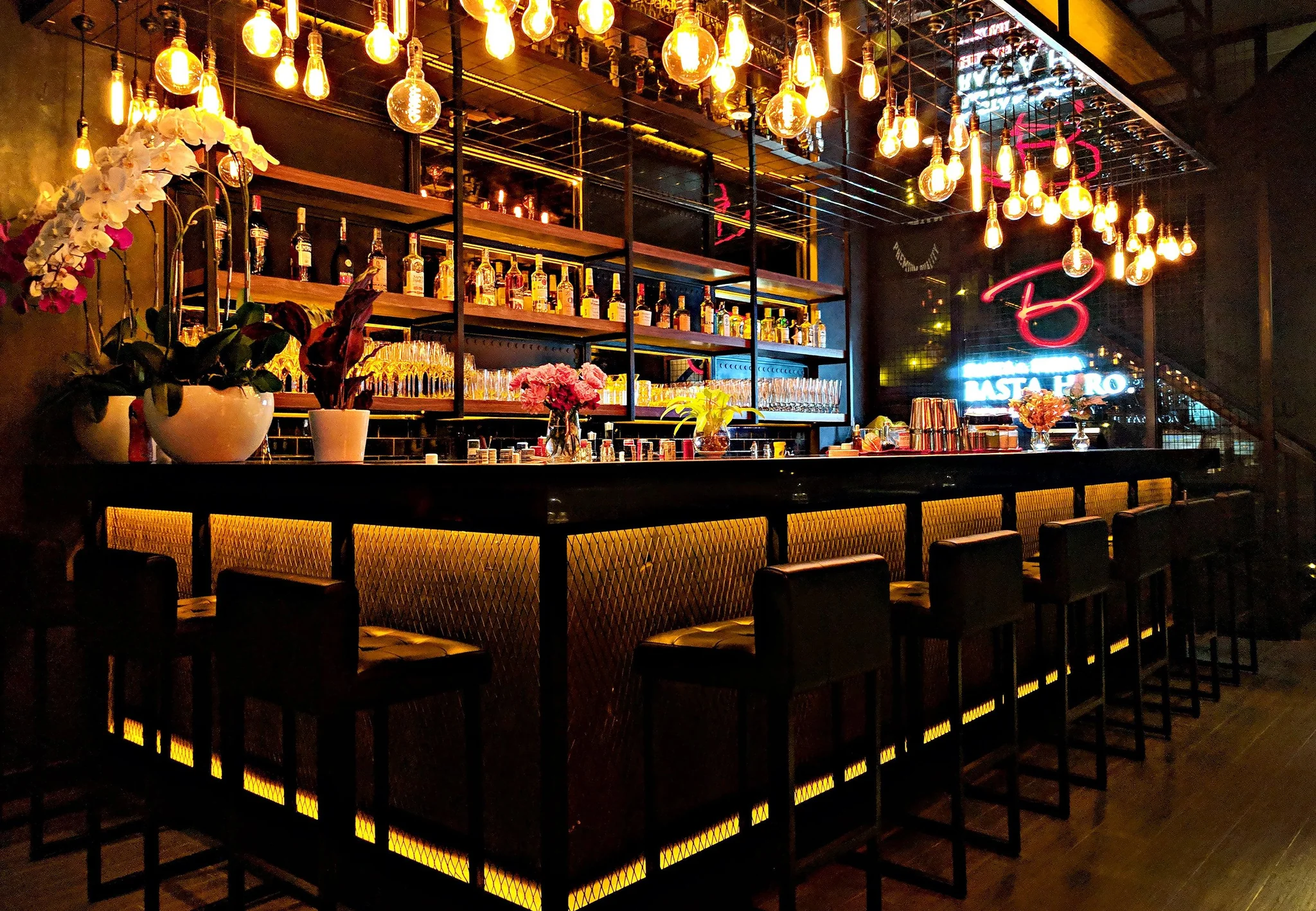 den quay bar