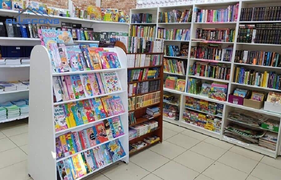 Kệ gỗ trưng bày sách báo