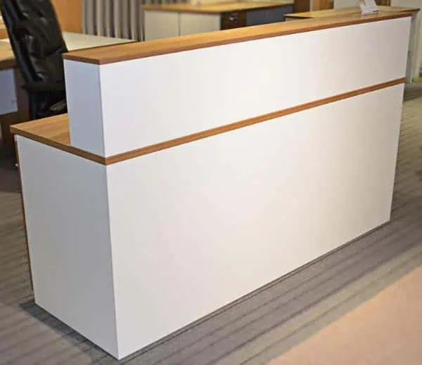 Quầy lễ tân gỗ công nghiệp