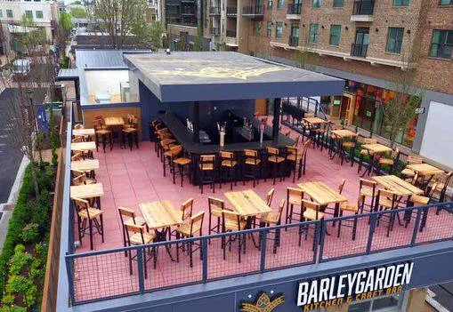 Quầy Bar Sân Thượng Đẹp Mắt Và Tiện Lợi Với Các Ý Tưởng Thiết Kế Tinh Tế 3 Thiết kế quầy bar sân thượng sang trọng và đẹp