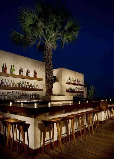 Quầy Bar Sân Thượng Đẹp Mắt Và Tiện Lợi Với Các Ý Tưởng Thiết Kế Tinh Tế 4 Những mẫu quầy bar trên sân thượng thiết kế đẹp