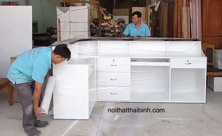 Quầy lễ tân bo góc tiện lợi