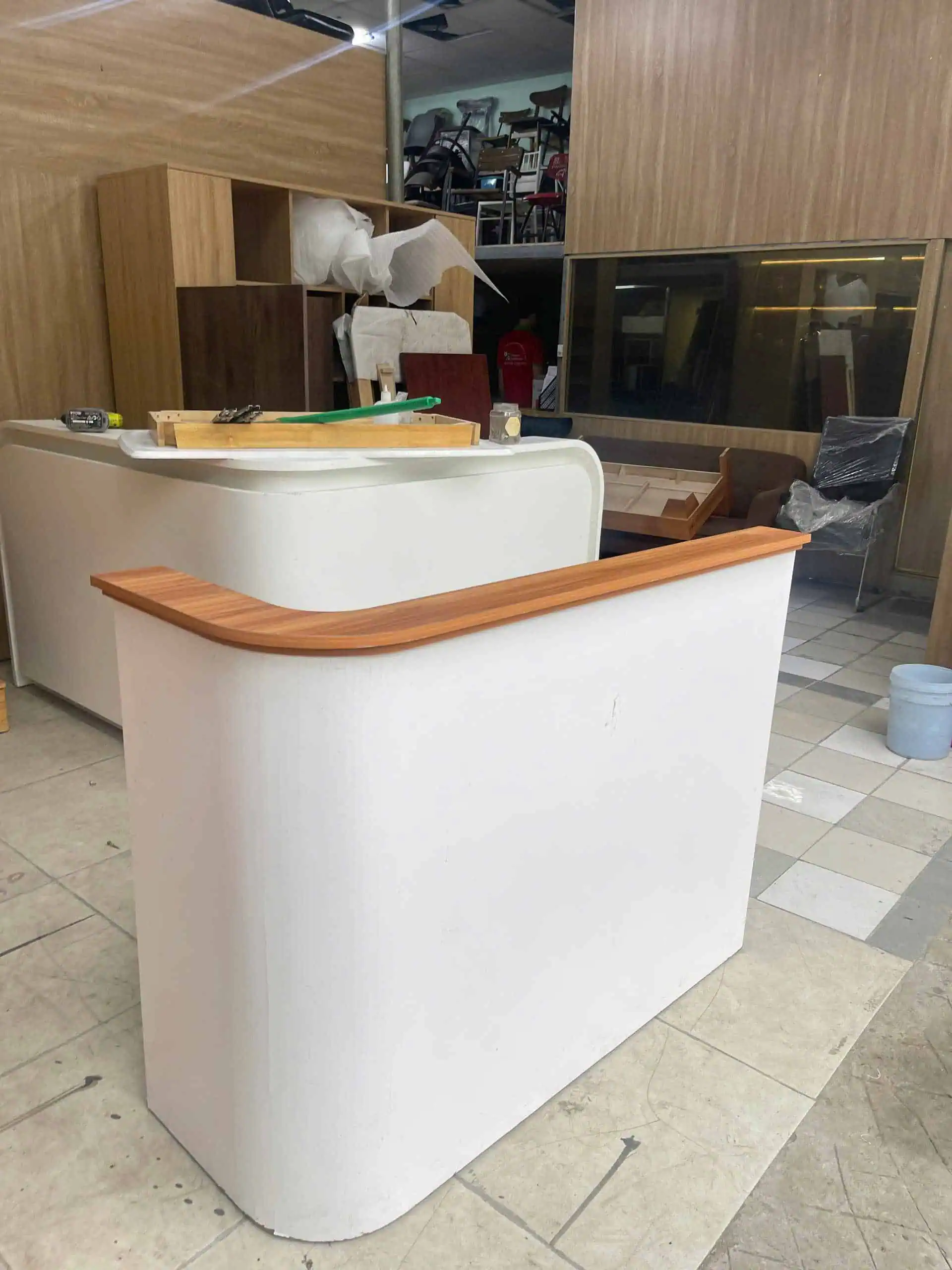 Quầy lễ tân cũ 7