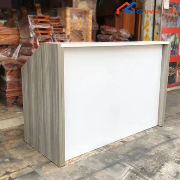 Quầy lễ tân cũ đẹp
