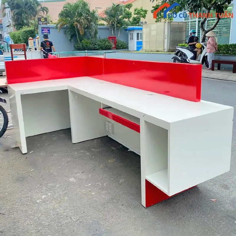 Quầy lễ tân cũ