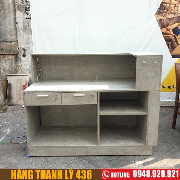 Quầy lễ tân cũ đẹp