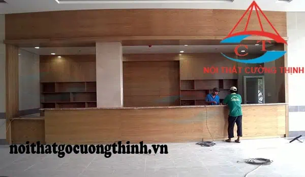 Quầy lễ tân cổ điển