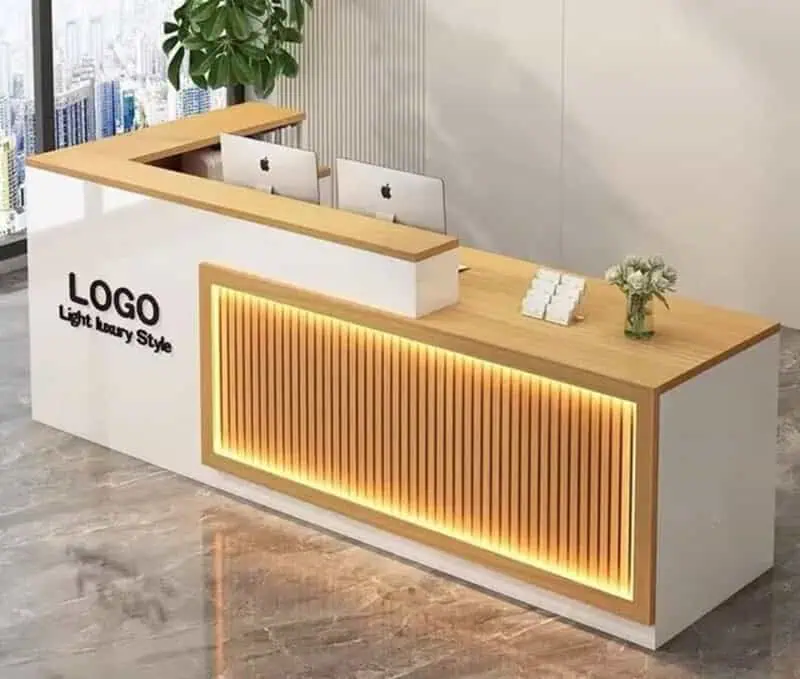 Quầy lễ tân chữ L bo cong