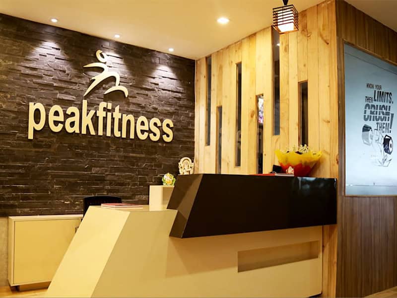 Mẫu thiết kế quầy lễ tân phòng tập gym hiện đại