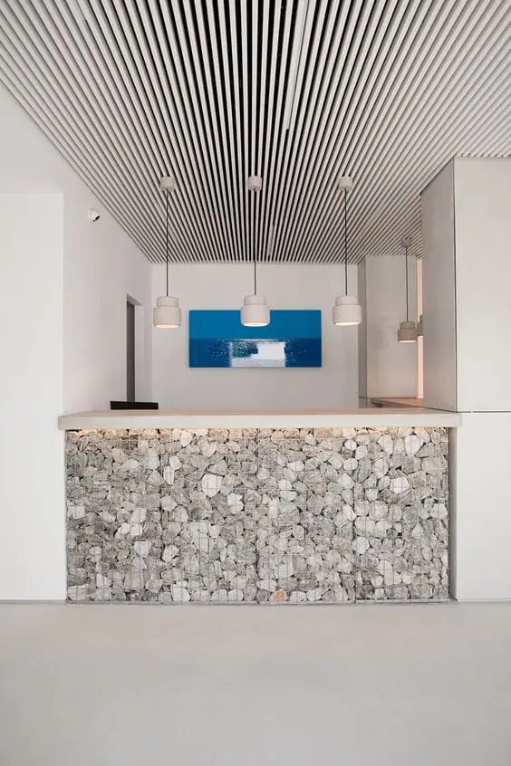 Hình ảnh quầy lễ tân gần gũi với thiên nhiên