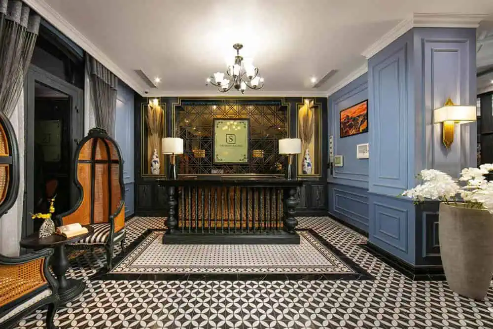 Quầy lễ tân phong cách Đông Dương 2