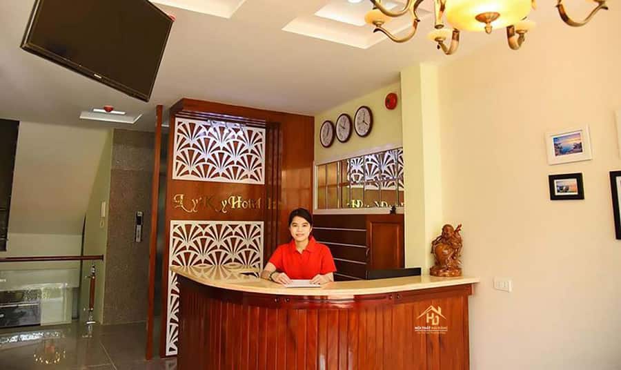 Quầy lễ tân nhỏ hiện đại