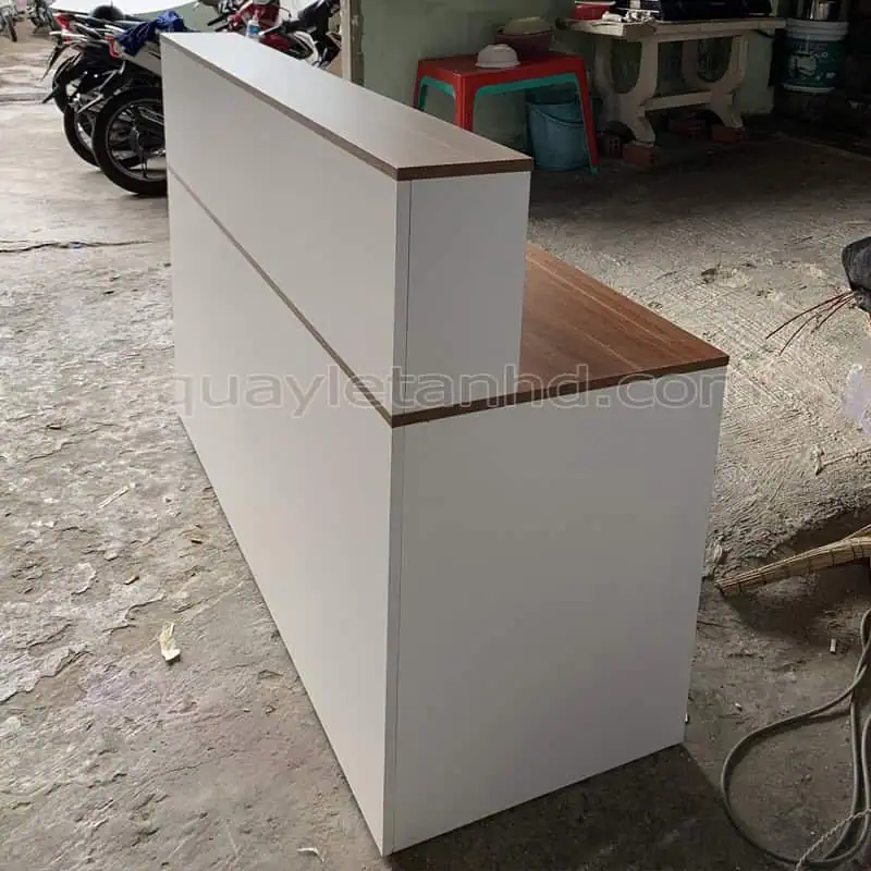 Quầy lễ tân đơn giản