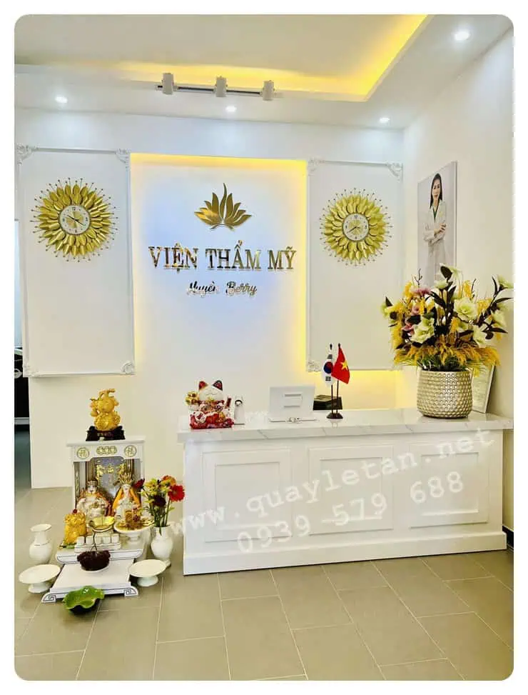 Quầy lễ tân hiện đại