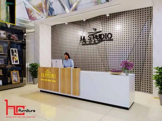 Nhân viên tiếp tân chuyên nghiệp