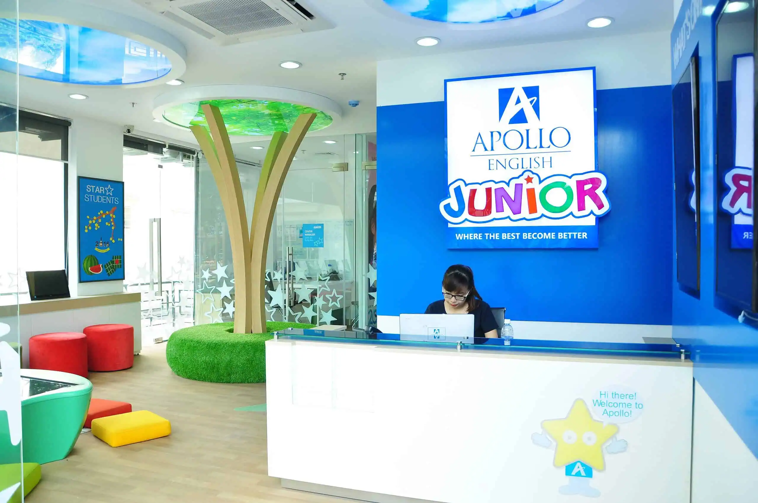 Thiết kế quầy lễ tân hiện đại