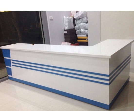 Quầy lễ tân bằng gỗ