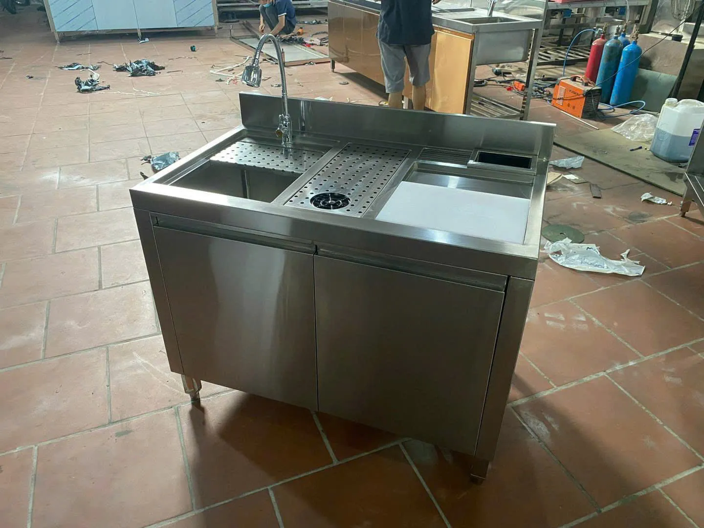 Quầy Pha Chế Inox Hiện Đại 6 Thiết Kế Sản Xuất Phá Cách Không Giới Hạn 7 Những mẫu quầy pha chế inox hiện đại cho cửa hàng bạn