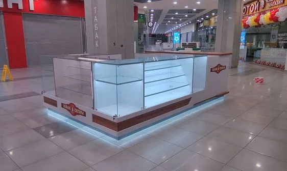 Quầy Trang Sức Đóng Theo Yêu Cầu 6 Lợi Ích Không Thể Bỏ Qua 3 Quầy trang sức thiết kế tại các trung tâm thương mại