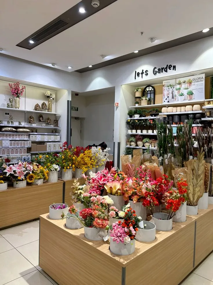 Thi Công Cửa Hàng Hoa Sang Trọng Tạo Điểm Nhấn Độc Đáo 6 Những mẫu thi công cửa hàng hoa đẹp và hiện đại