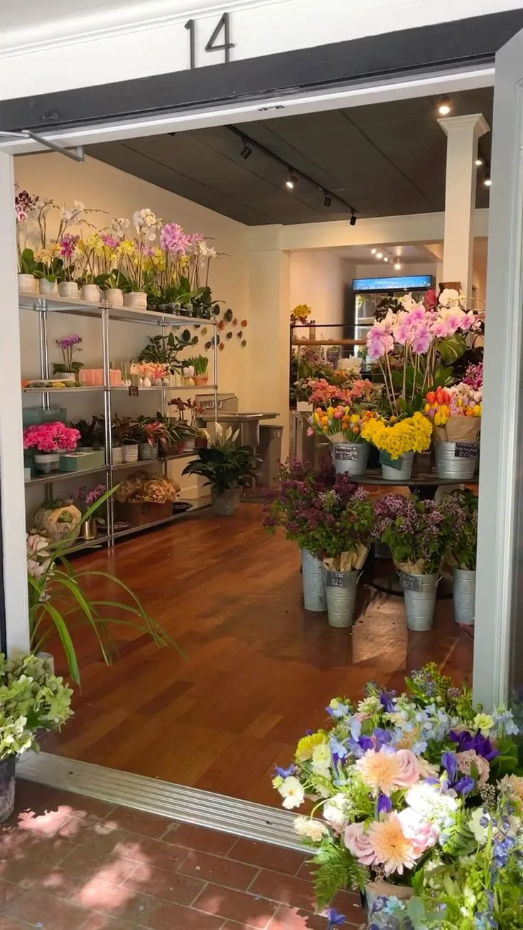 Thi Công Cửa Hàng Hoa Sang Trọng Tạo Điểm Nhấn Độc Đáo 5 Thi công cửa hàng hoa đẹp và sang trọng