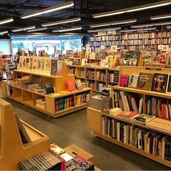 Mẫu thi công cửa hàng sách đẹp và hiện đại