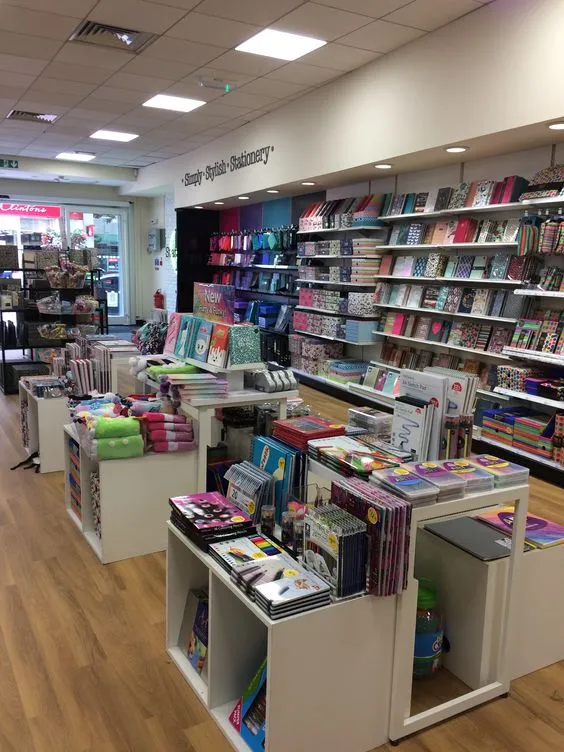 Thi công cửa hàng sách với phong cách hiện đại