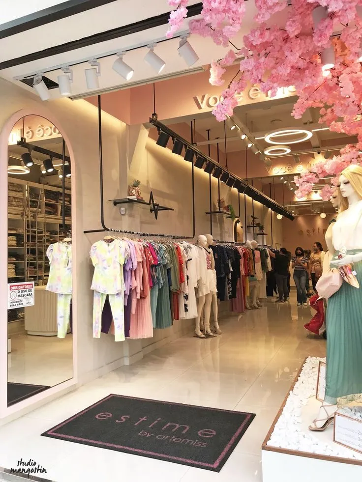 Thi Công Cửa Hàng Thời Trang Chất Lượng Cao Và Hiện Đại 2 Thi công cửa hàng thời trang đẳng cấp và hiện đại