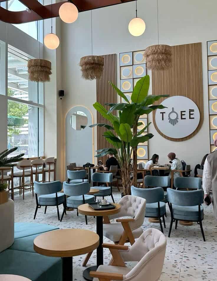 Thi công quán cafe sang trọng với cây xanh