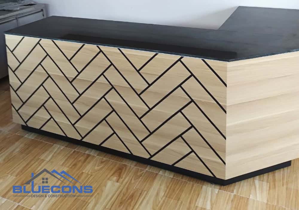Thi công quầy lễ tân chữ L đẹp hiện đại