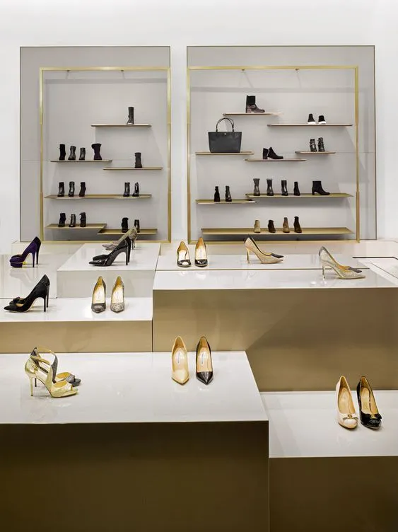 Thi công shop giày dép thời trang 5 Xu hướng thiết kế hiện đại không thể bỏ qua 2 Mẫu thi công shop giày dép thời trang đẹp
