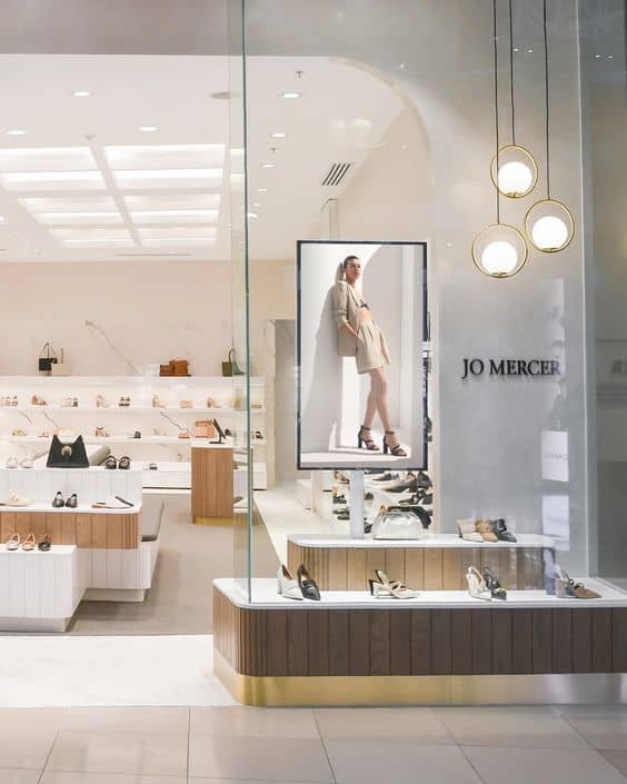 Thi công shop giày dép thời trang đẹp và sang trọng