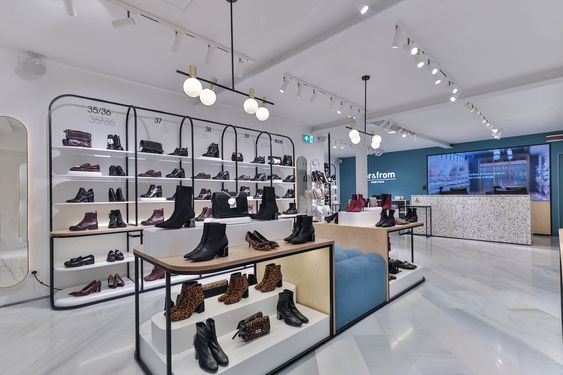 Thi công shop giày dép thời trang đẹp hiện nay