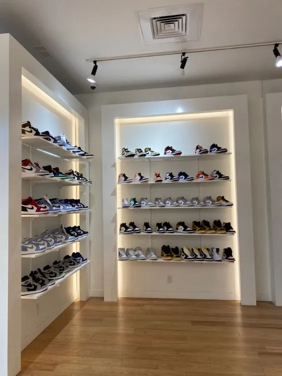 Thi Công Shop Giày Thể Thao Tạo Dấu Ấn Riêng Biệt 9 Mẫu thi công shop giày thể thao đẹp và hiện đại