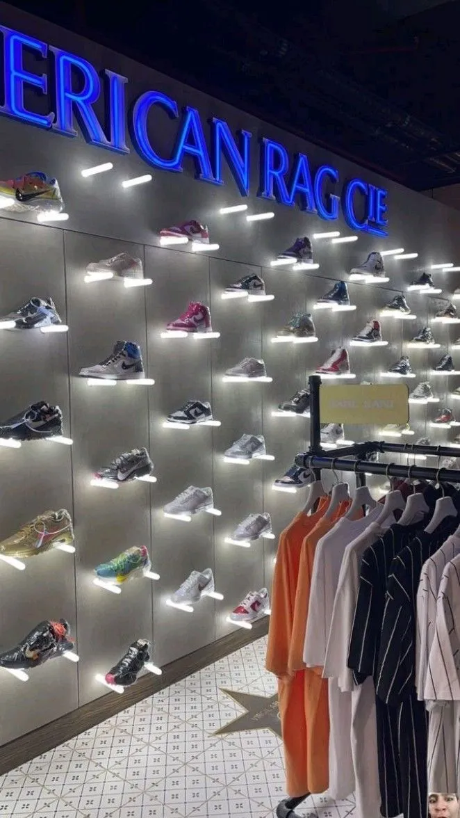 Thi Công Shop Giày Thể Thao Tạo Dấu Ấn Riêng Biệt 10 Mẫu thi công shop giày thể thao đẹp và hiện đại