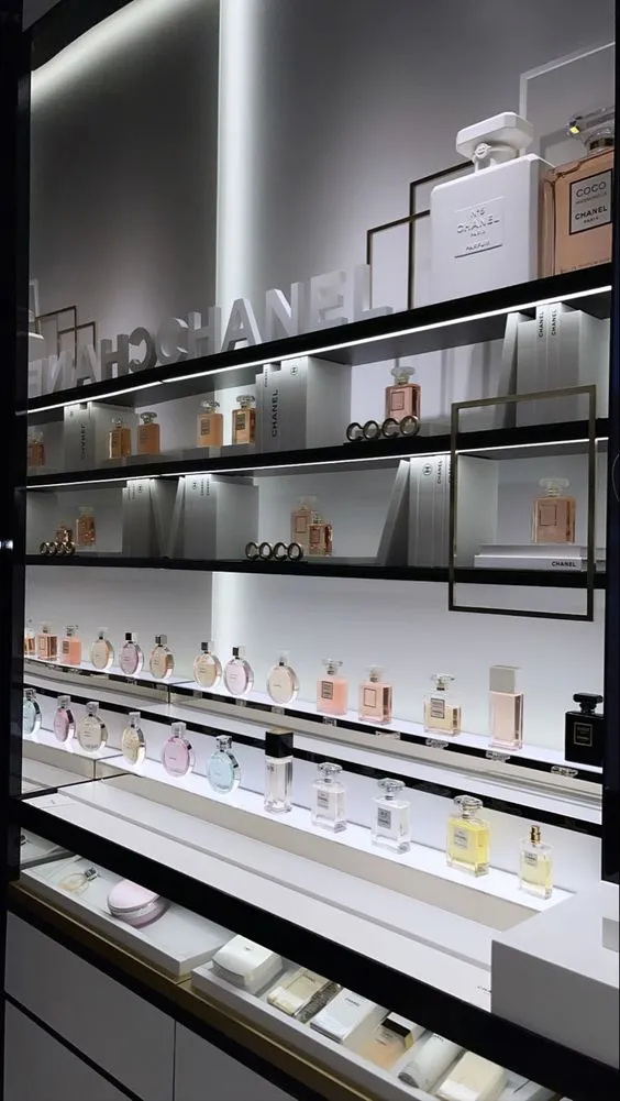 Thi Công Shop Nước Hoa Trọn Gói Và Chuyên Nghiệp 8 Những mẫu thi công shop nước hoa đẹp và sang trọng
