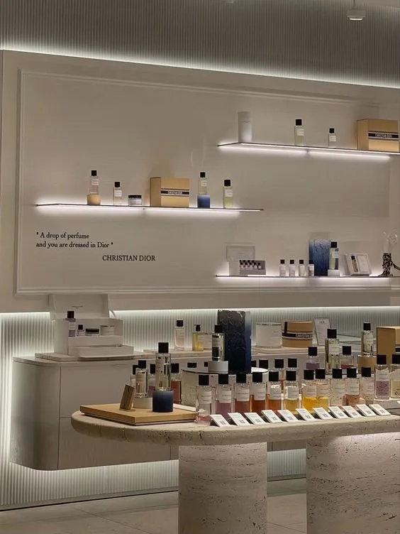 Thi Công Shop Nước Hoa Trọn Gói Và Chuyên Nghiệp 7 Những mẫu thi công shop nước hoa đẹp và sang trọng