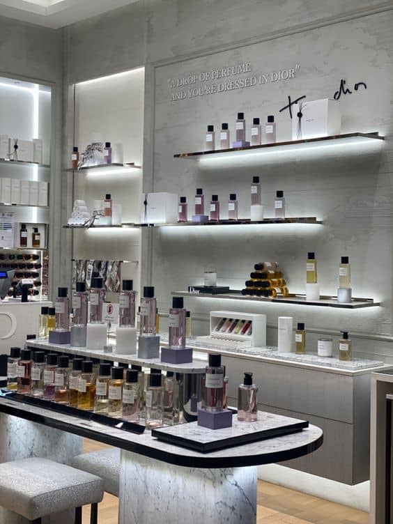 Những mẫu thi công shop nước hoa đẹp