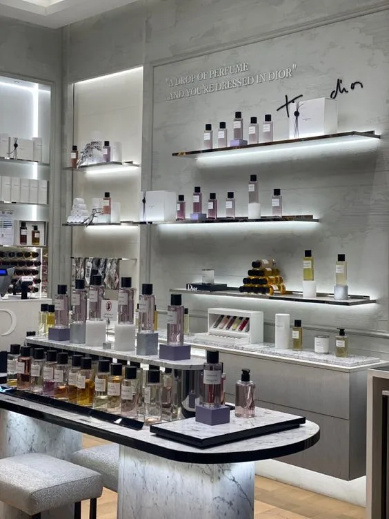 Thi Công Shop Nước Hoa Trọn Gói Và Chuyên Nghiệp 4 Những mẫu thi công shop nước hoa đẹp