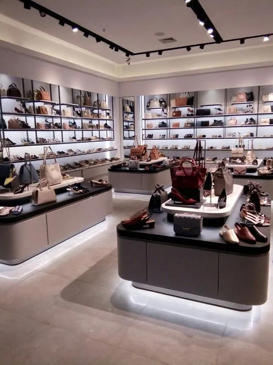 Mẫu thi công shop túi xách sang trọng và đẳng cấp