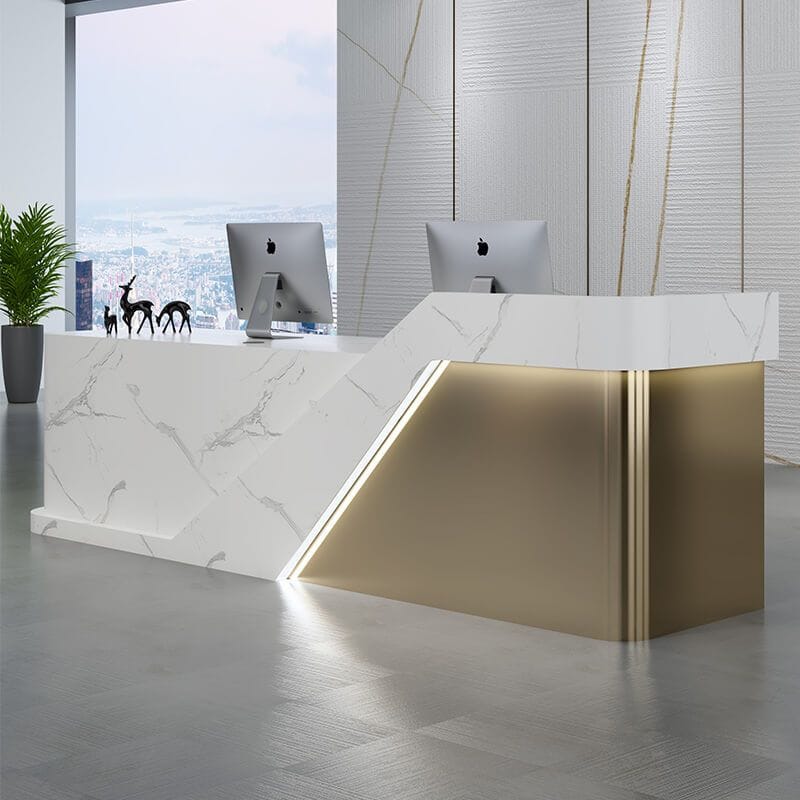 Quầy lễ tân với ánh sáng đẹp