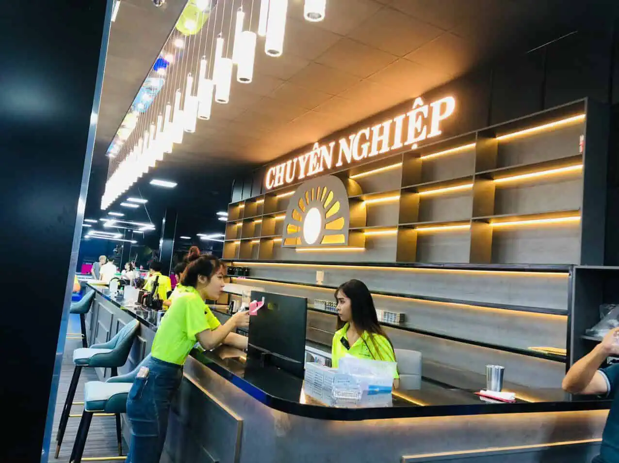 Thi Công Nội Thất Quán Bida 11 thiết kế thi công quầy bar quán bida