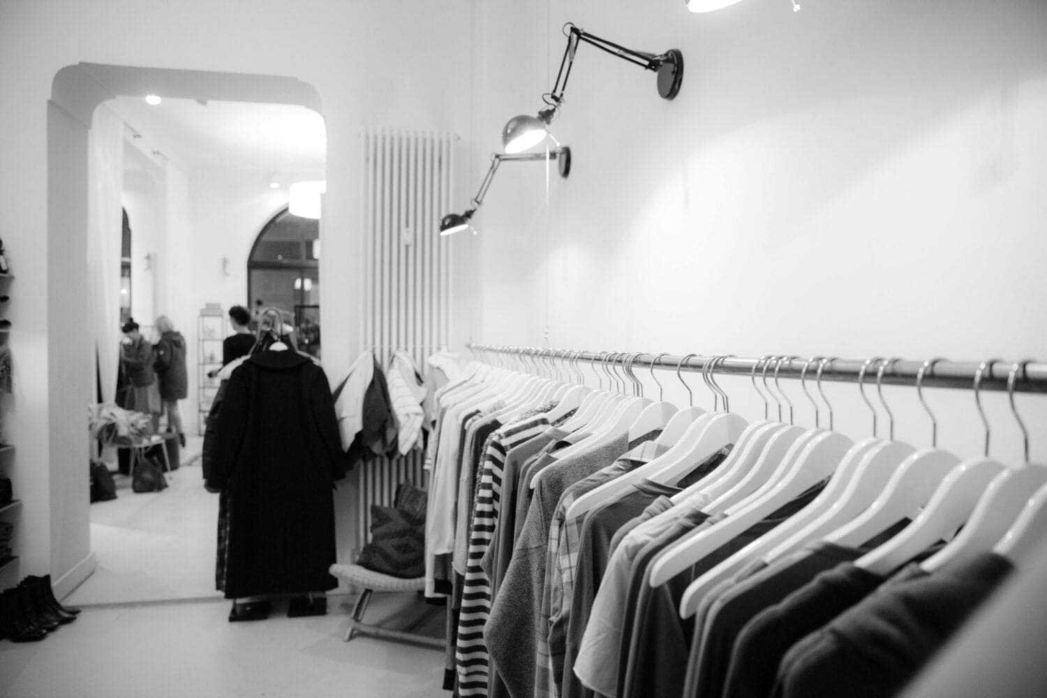 Thi công shop thời trang nam nhỏ đẹp đơn giản TPHCM
