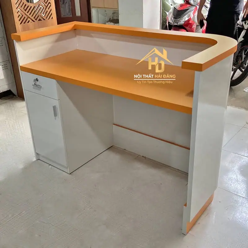 Bàn tiếp tân sang trọng