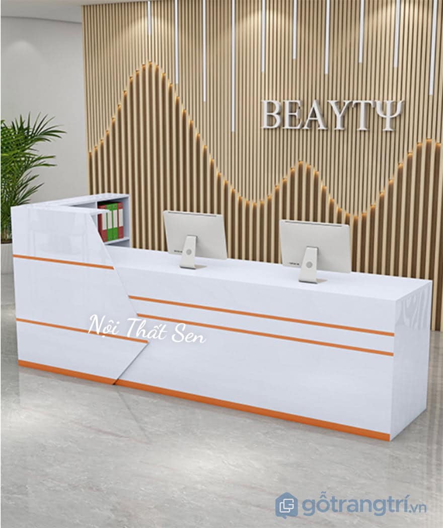 Bàn tiếp tân với cây cảnh