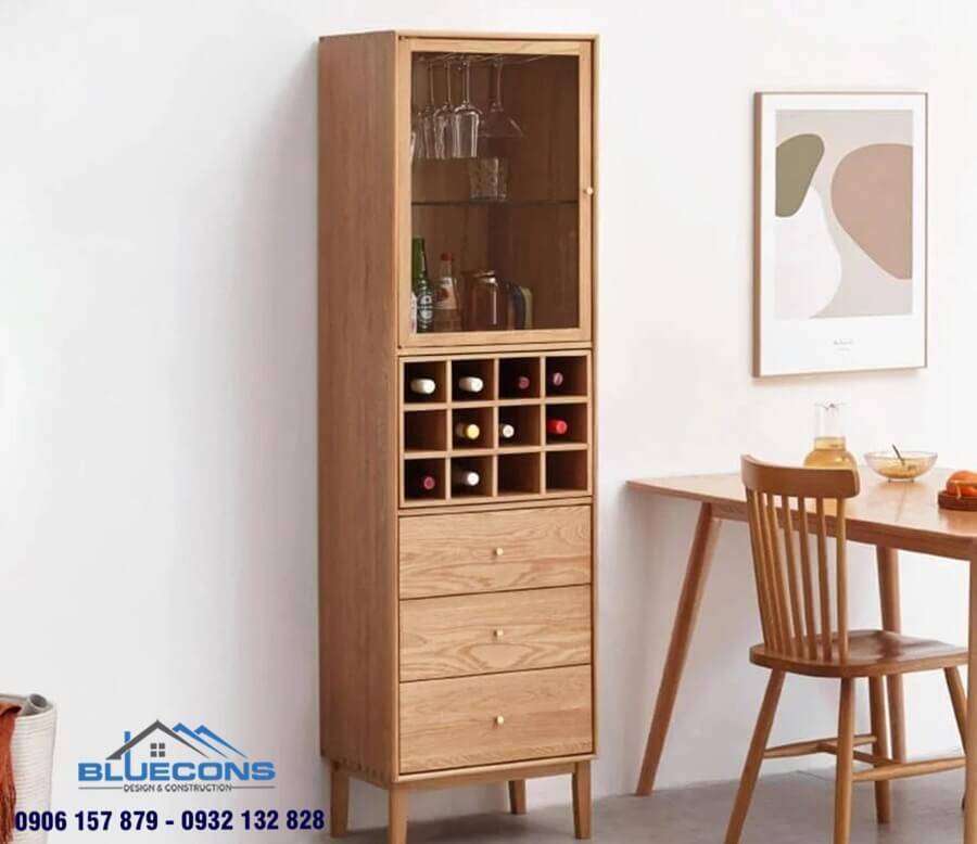 Thiết kế nhỏ gọn giúp tủ rượu gỗ cao đứng đem lại cảm giác thanh thoát