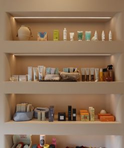 Tủ trưng bày mỹ phẩm