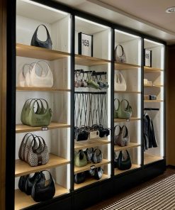 Tủ trưng bày túi xách